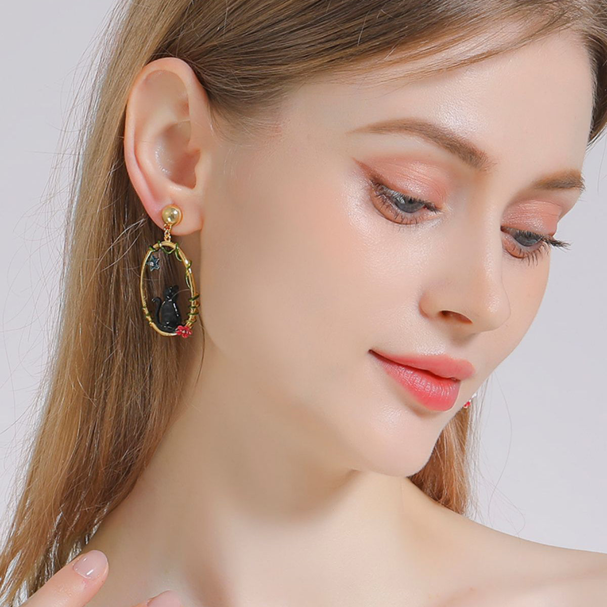 Elegant Black Cat Stud Earrings