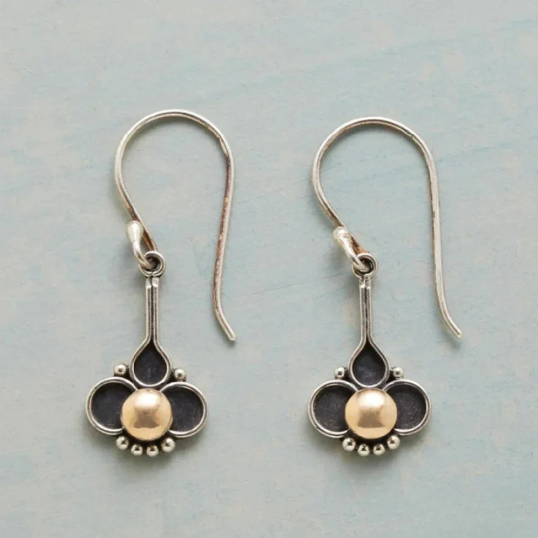 Chic Silver Earrings with Elegant Clover and Pearl Design