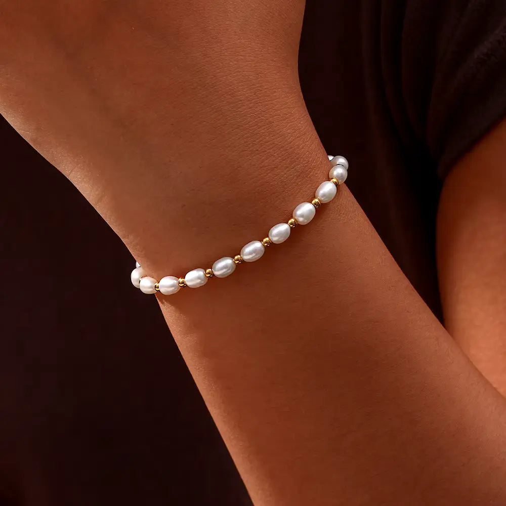Chic Pearl Bracelet for Romantic Elegance
