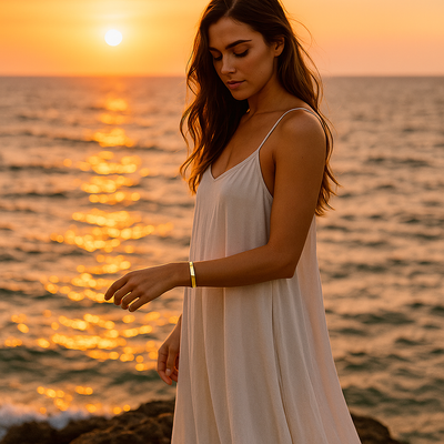 Coralia | Elegant Gold Line Bracelet