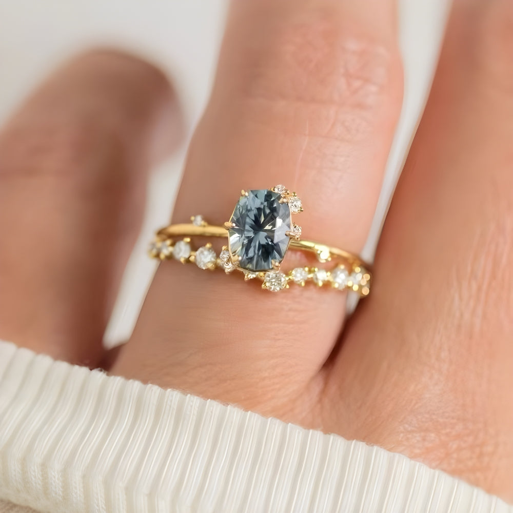 Tide Star – Elegant Gold Ring Featuring Blue Crystal and Zirconia Accents