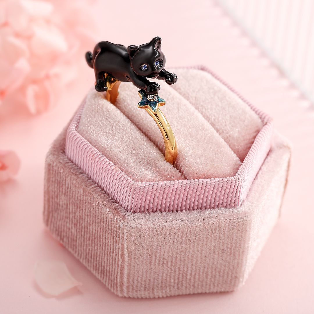 Elegant Black Cat Ring