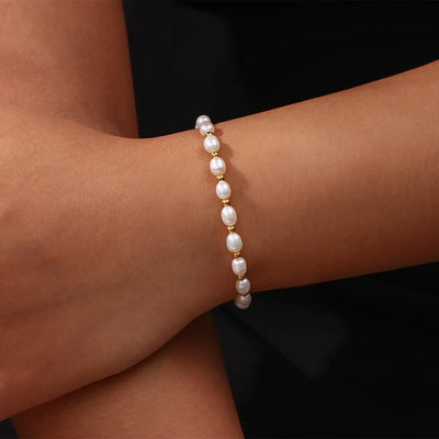 Chic Pearl Bracelet for Romantic Elegance