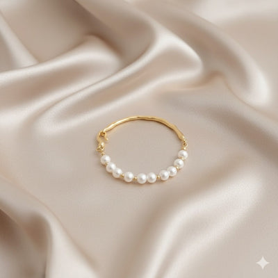Alana | Elegant Golden Bracelet Adorned with Pearls