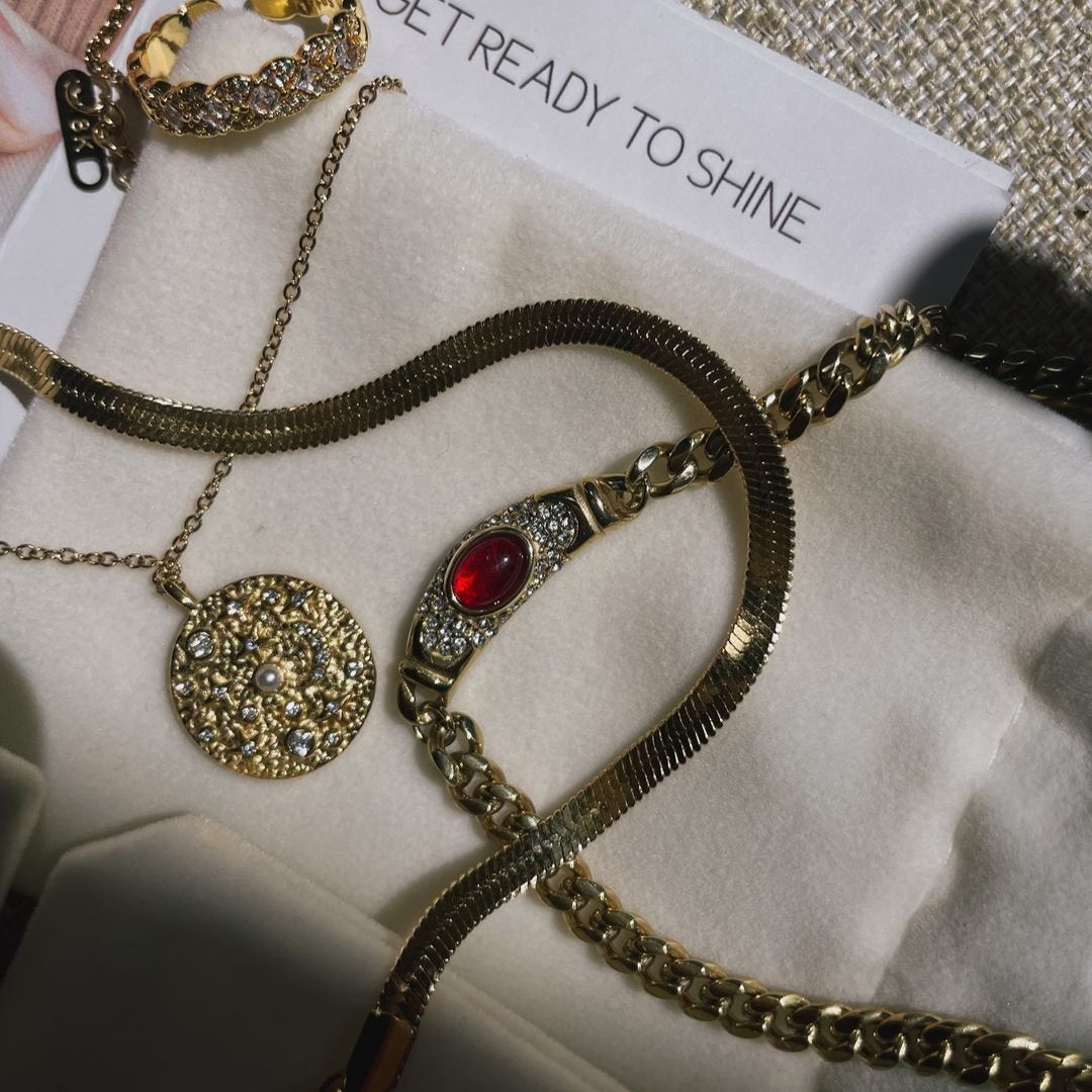 Isabella Vintage Necklace | Crafted in 18k Gold