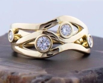 Classic Gold Ring with Inlaid Zirconia Spiral Design