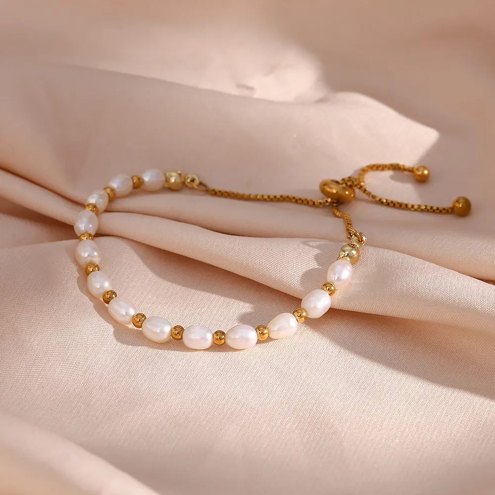 Chic Pearl Bracelet for Romantic Elegance