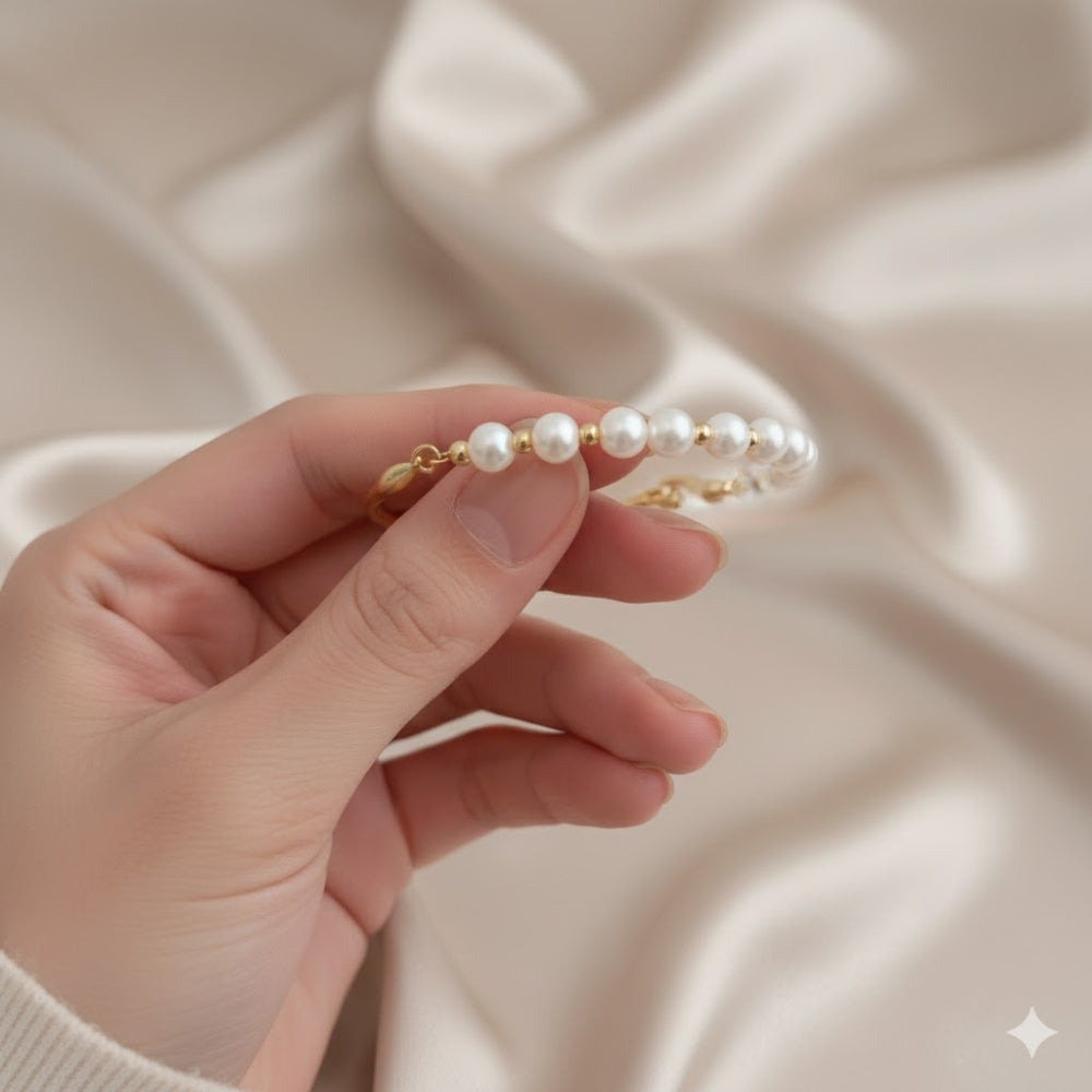 Alana | Elegant Golden Bracelet Adorned with Pearls