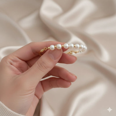 Alana | Elegant Golden Bracelet Adorned with Pearls