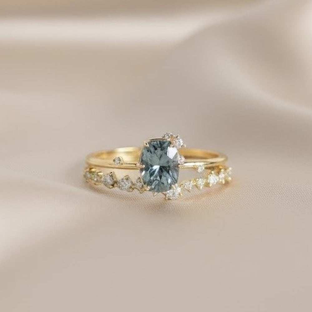 Tide Star – Elegant Gold Ring Featuring Blue Crystal and Zirconia Accents