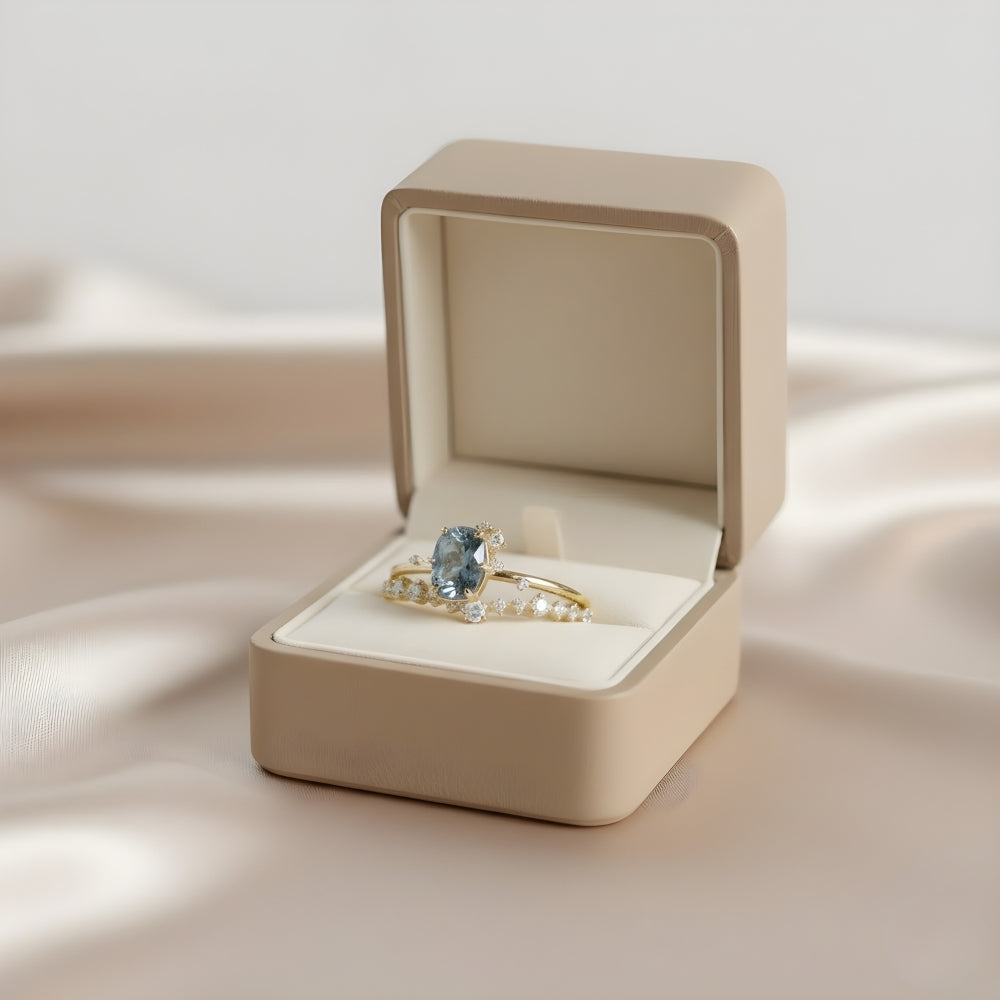 Tide Star – Elegant Gold Ring Featuring Blue Crystal and Zirconia Accents