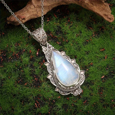 Retro Moonstone Pendant Necklace