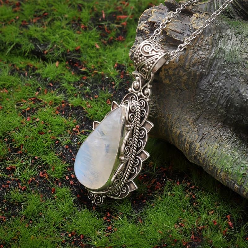 Retro Moonstone Pendant Necklace