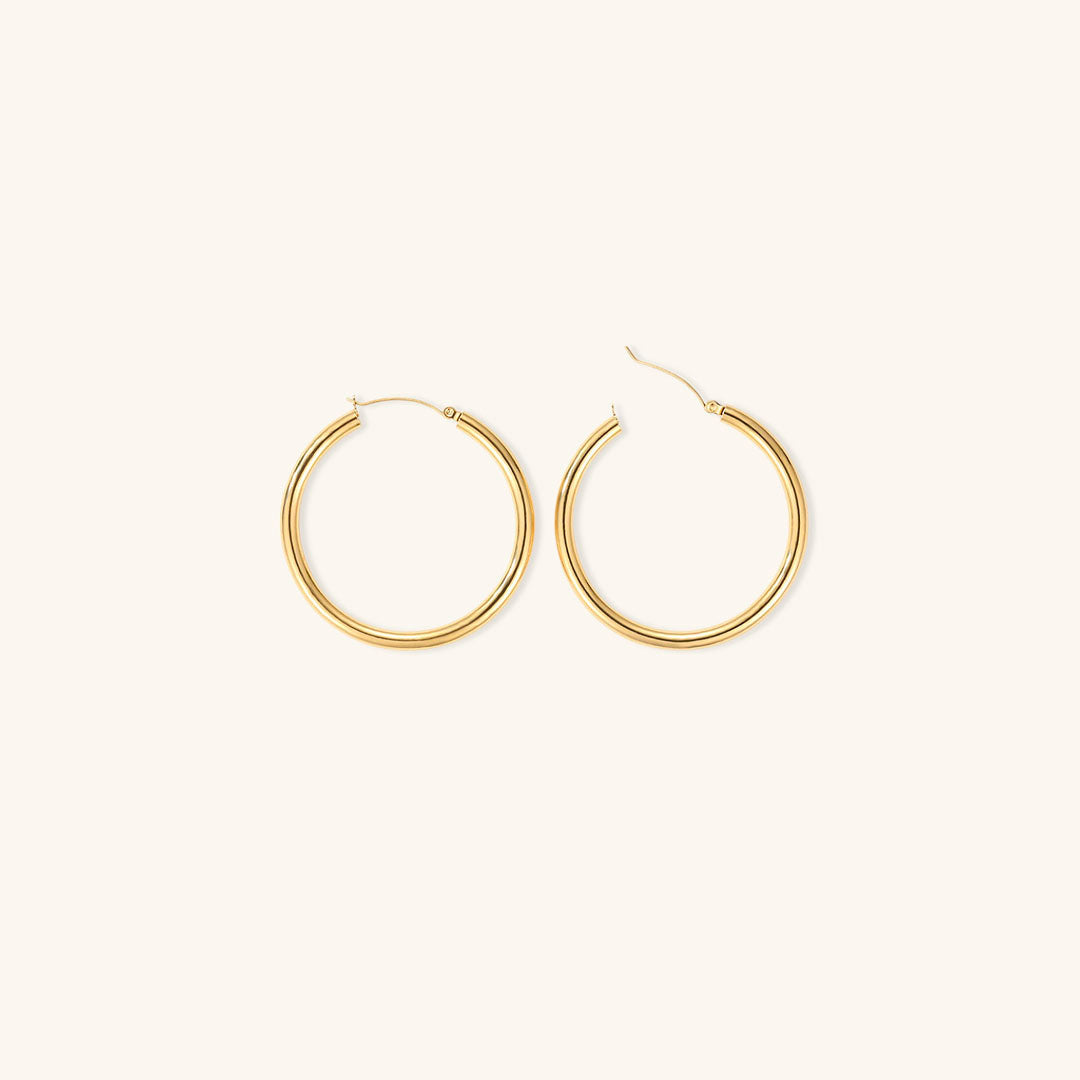 Chic Wide Round Earrings in 18k Gold