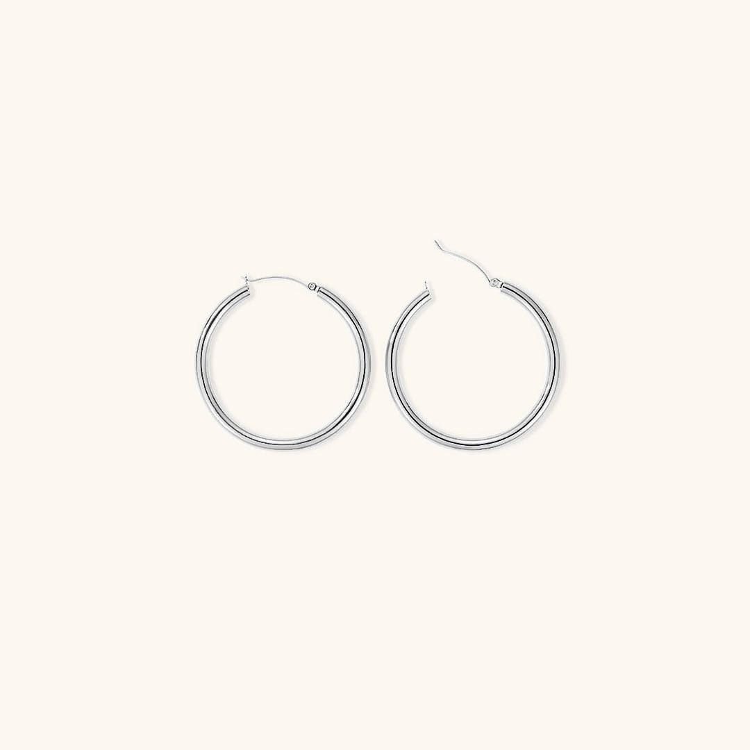 Chic Wide Round Earrings in 18k Gold