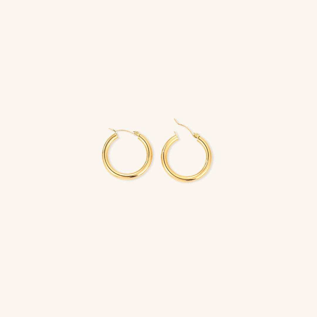 Chic Wide Round Earrings in 18k Gold