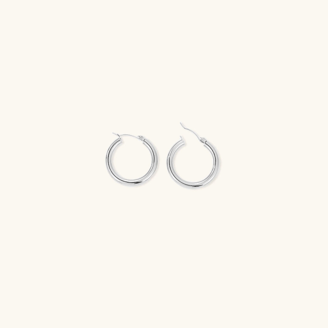 Chic Wide Round Earrings in 18k Gold