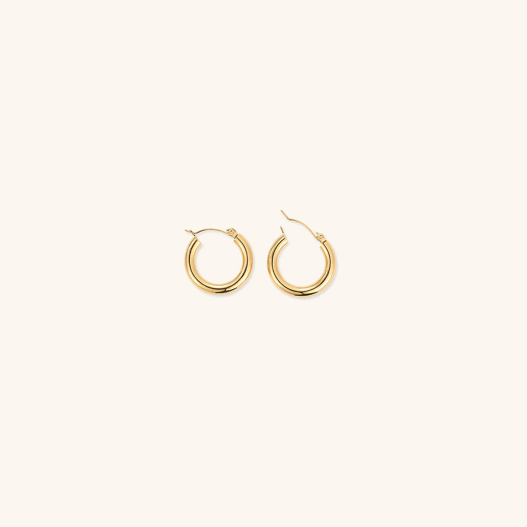 Chic Wide Round Earrings in 18k Gold