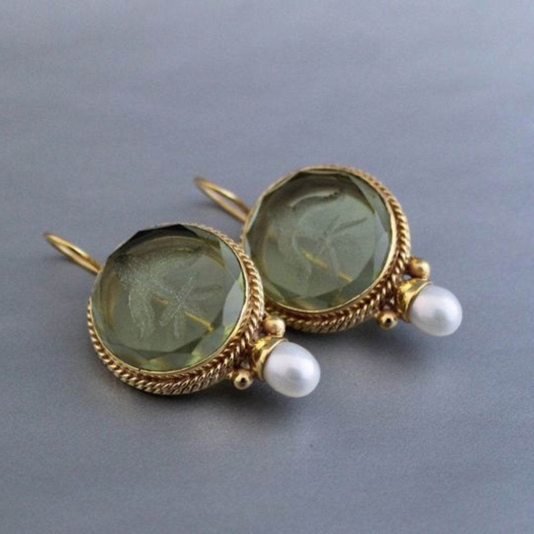 Chic Vintage Earrings Featuring Round Gemstones and Delicate Pearls