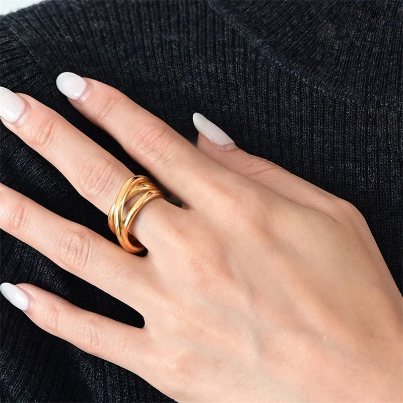 Elegant Disruption Ring in 18k Gold