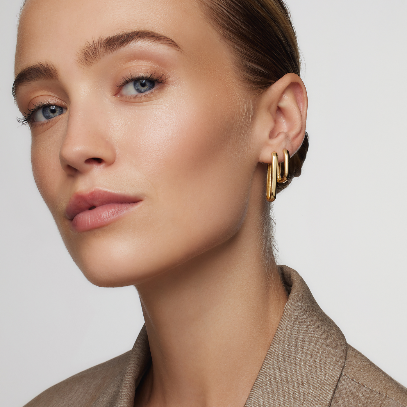 18k Gold Store Icon Hoop Earrings
