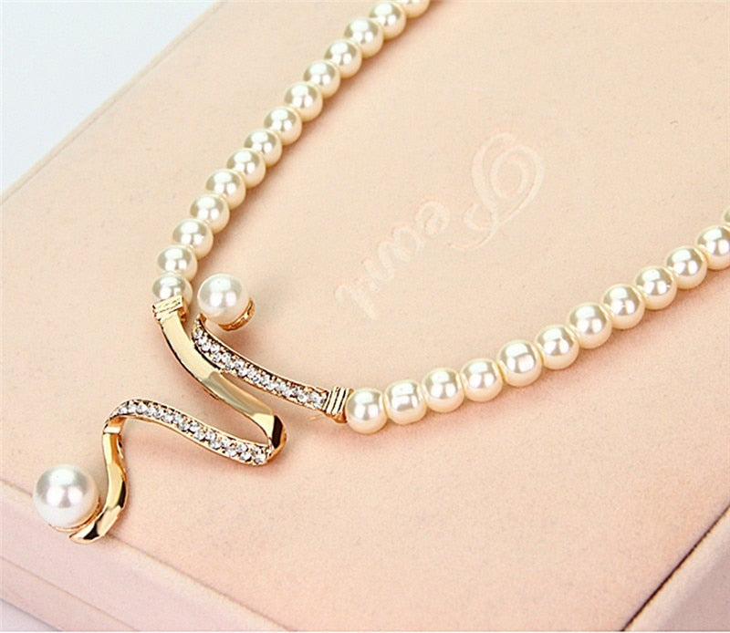 Stunning Natural Pearl Necklace and Earring Set for a Timeless Elegance