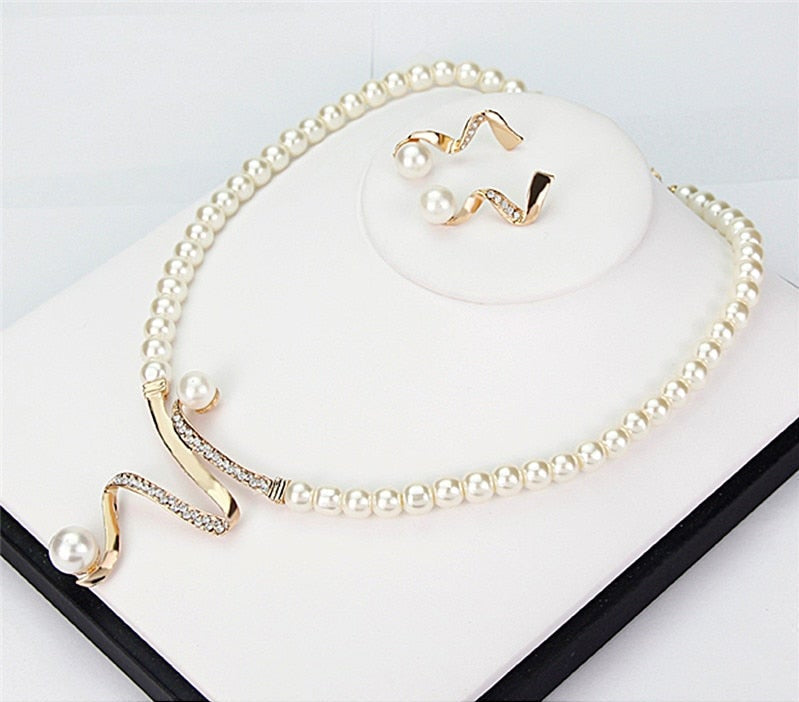 Stunning Natural Pearl Necklace and Earring Set for a Timeless Elegance