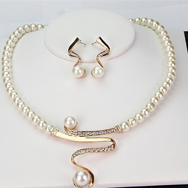 Chic Natural Pearl Necklace and Earring Set for a Distinctive Look
