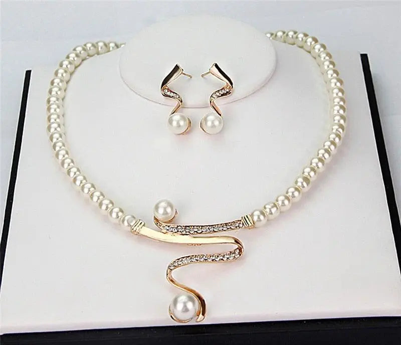 Chic Natural Pearl Necklace and Earring Set