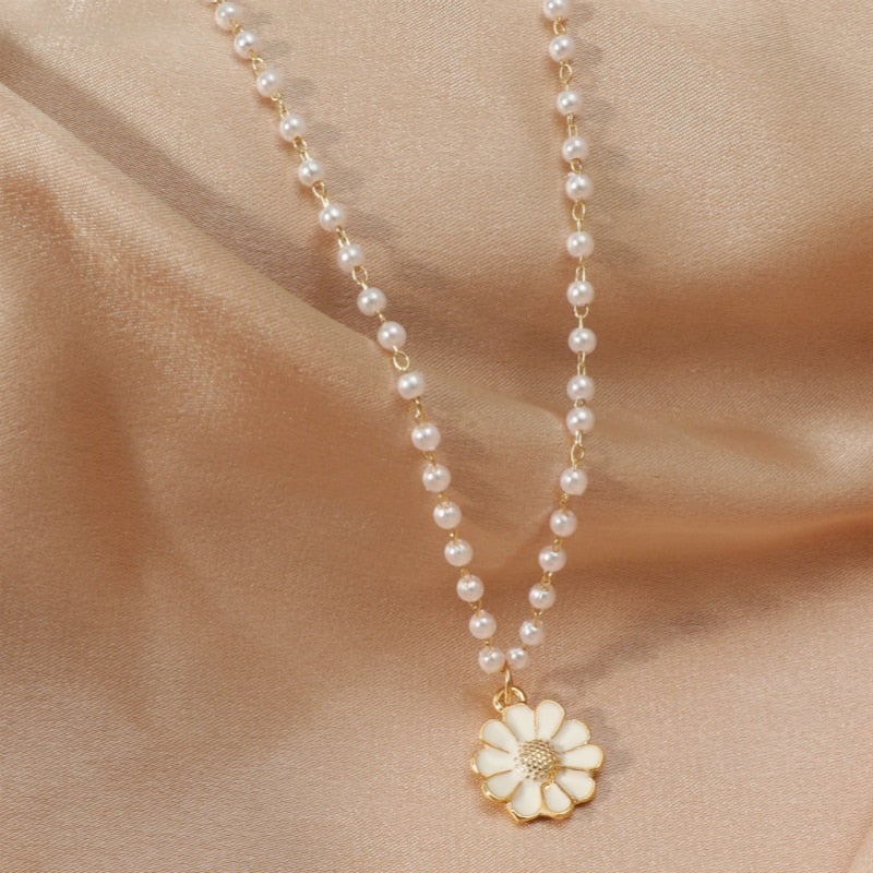 Daisy Pearl Pendant
