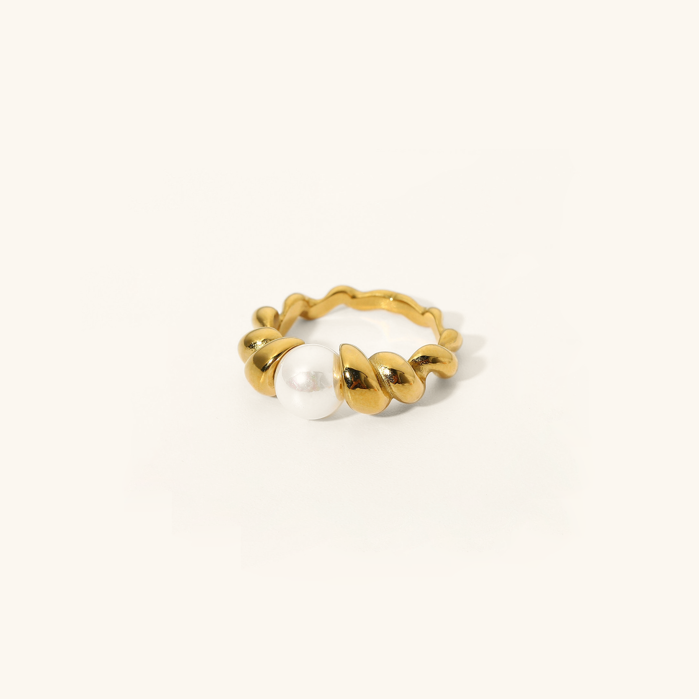 Scarlett 18k Gold Ring Adorned with Freshwater Pearls