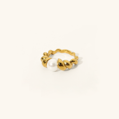 Scarlett 18k Gold Ring Adorned with Freshwater Pearls