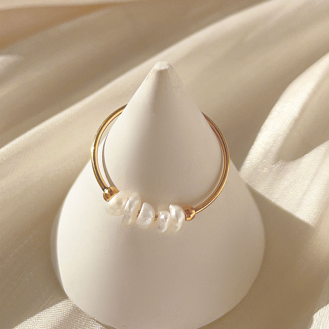 18k Gold Magnolia Ring Adorned with Freshwater Pearls