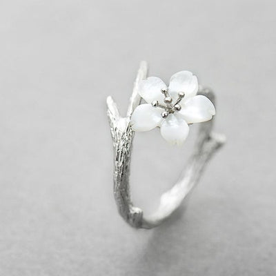 Adjustable Vintage White Blossom Ring