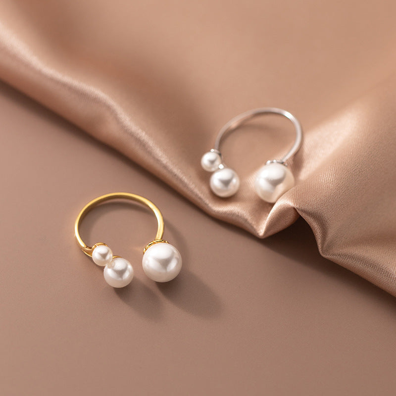 Chic Adjustable Triangular Ring Adorned with Beautiful Freshwater Pearls