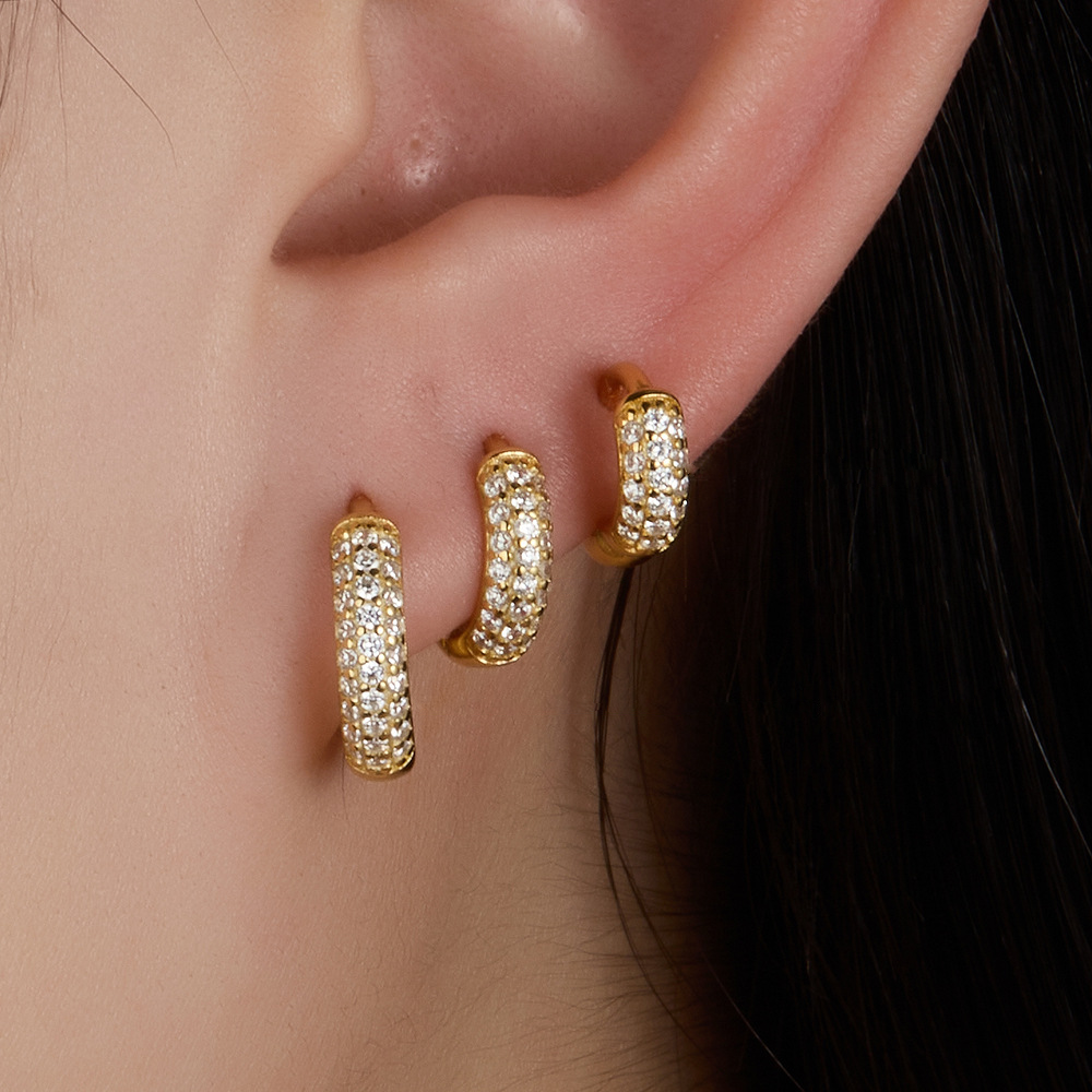 Explore the Distinctive Amy Huggie Earrings in 18k Gold