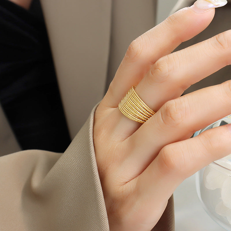 Vera Open-End Ring in 18K Gold