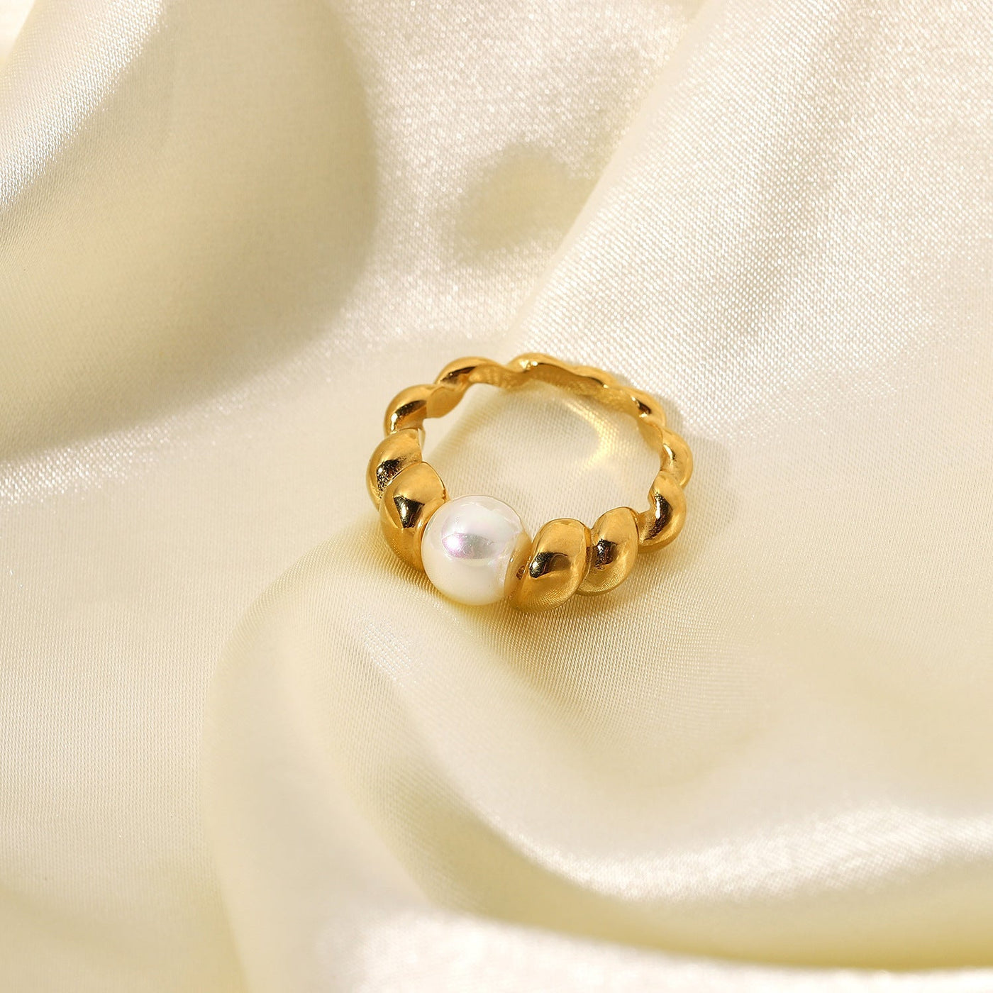 Scarlett 18k Gold Ring Adorned with Freshwater Pearls