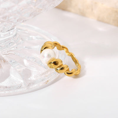Scarlett 18k Gold Ring Adorned with Freshwater Pearls