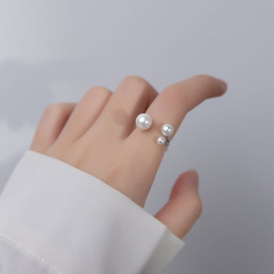 Chic Adjustable Triangular Ring Adorned with Beautiful Freshwater Pearls