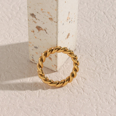 18k Gold Melody Twist Ring