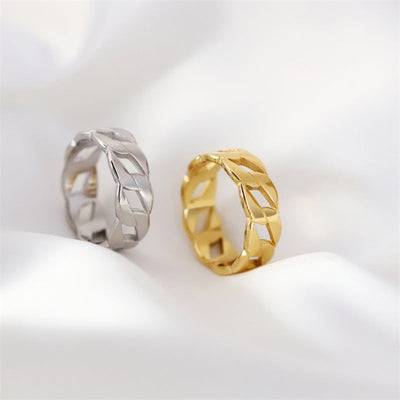 Aster Ring in 18K Gold