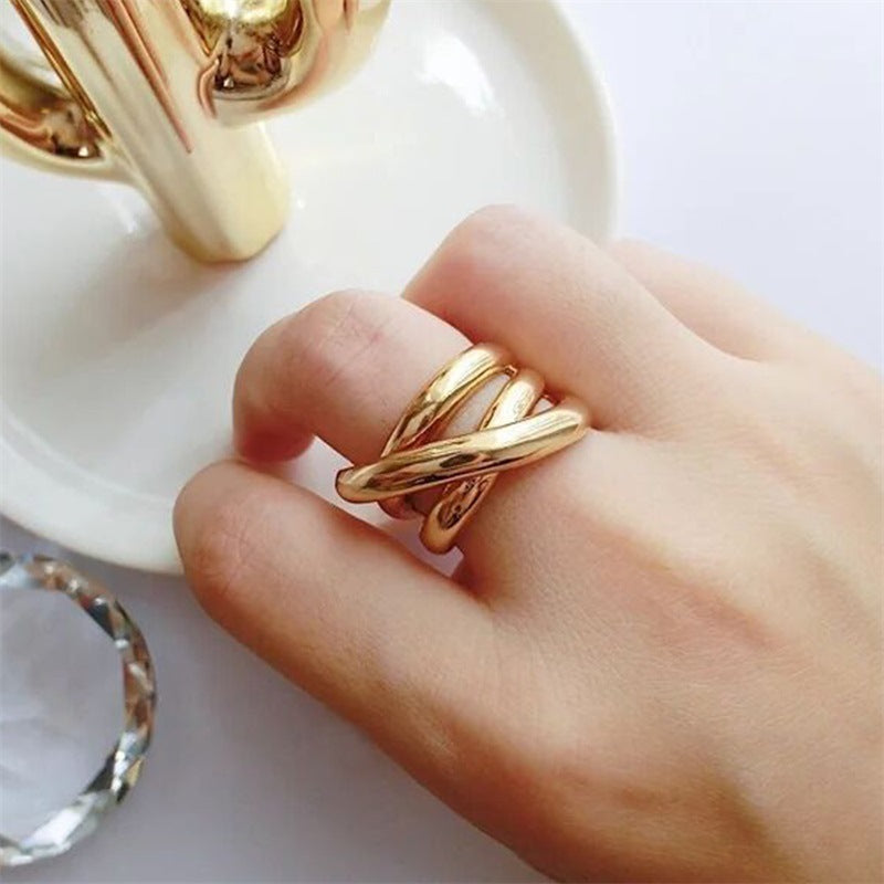 Elegant Disruption Ring in 18k Gold