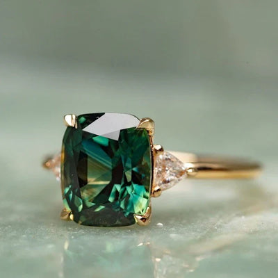 Retro Green Gemstone Gold Ring
