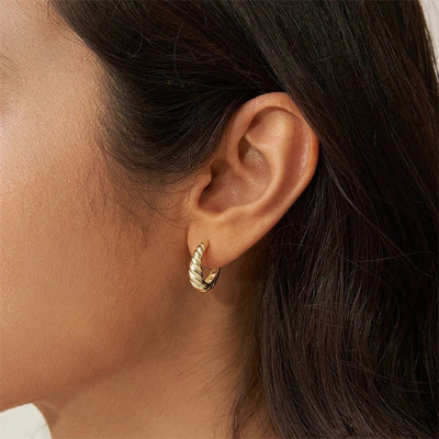 Dianthas Grace Earrings | Crafted in 18k Gold