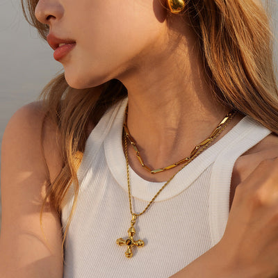 Della Necklace in 18K Gold