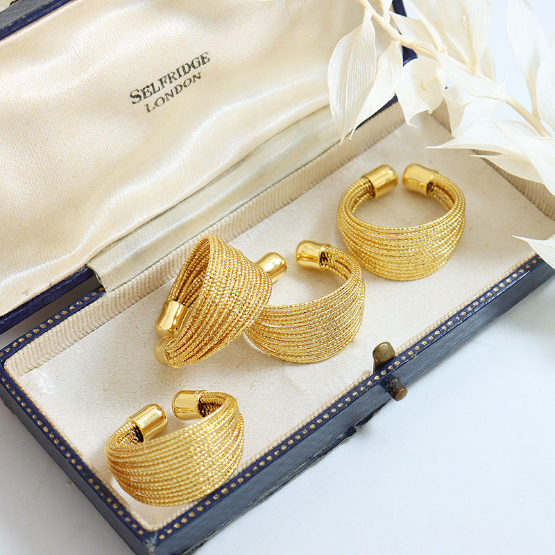 Vera Open-End Ring in 18K Gold