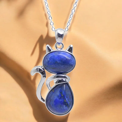 Necklace with cat in genuine stone.