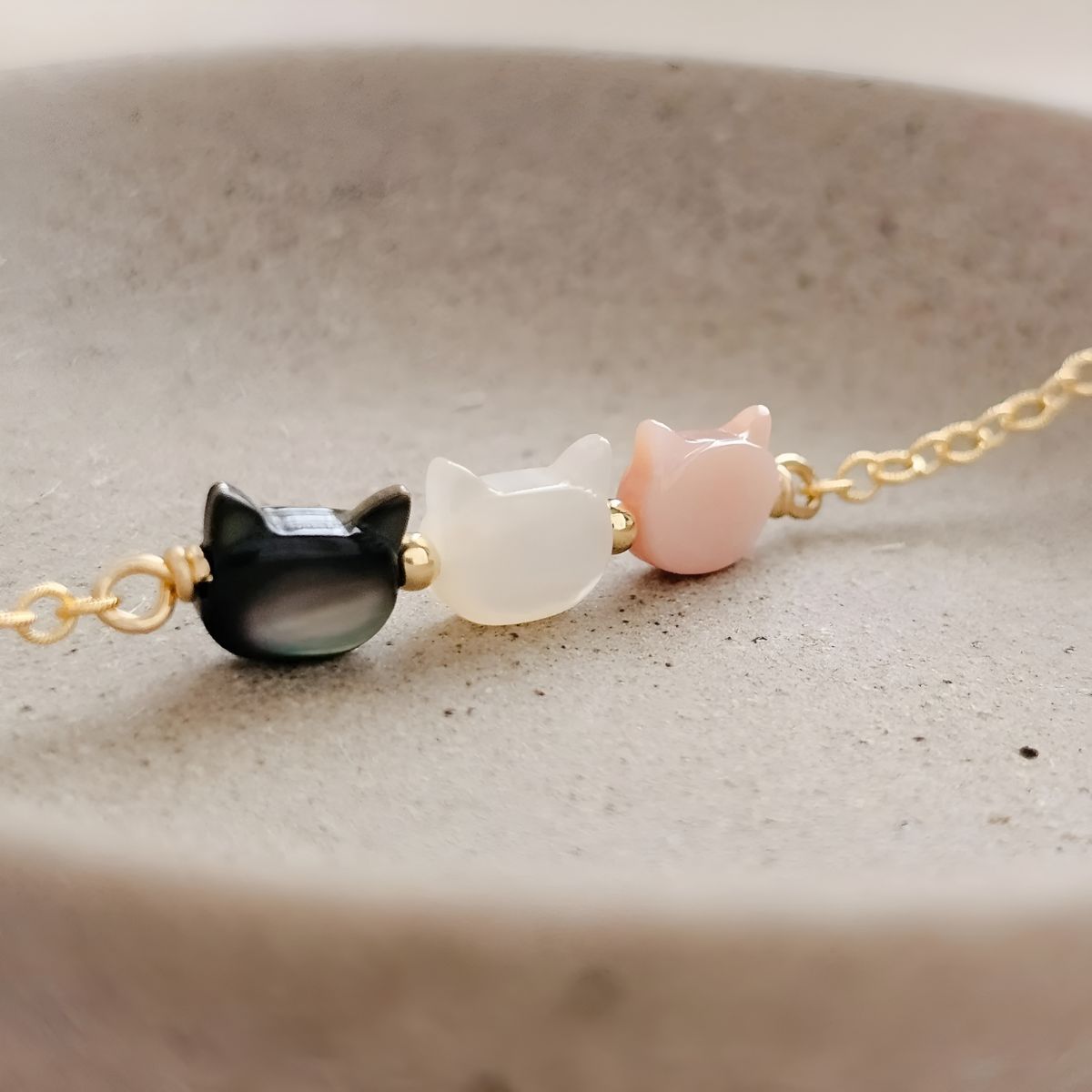 Miaura™ | Gemstone Necklace in Cat Shape
