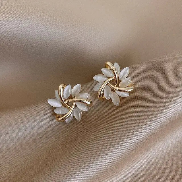 Elegant Gold Earrings with Luxury White Opals